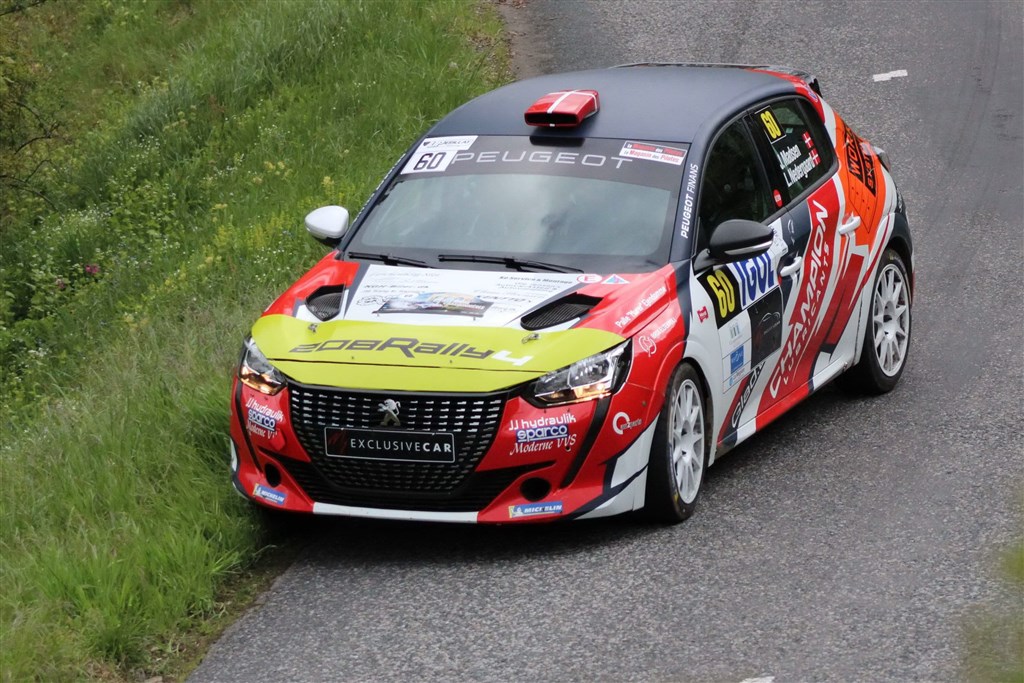 Jacob Madsen og Line Nedergaard får denne gang ingen asfalt under rallybilen.
(Foto: Lulu Rallye)